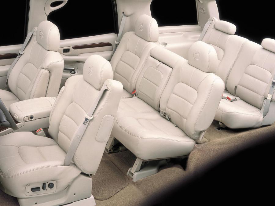  Cadillac Escalade 2001 года  (фото 8 из 31)